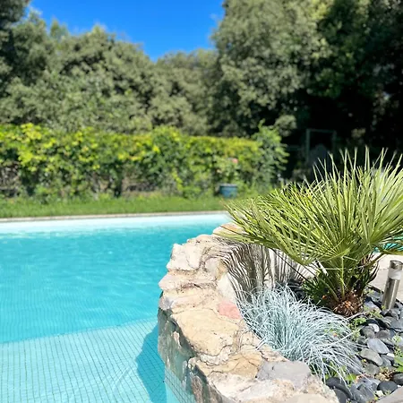 D'hotes Avec Piscine & Kitchenette Bed & Breakfast