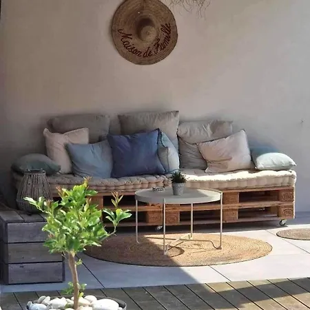 Bed & Breakfast D'hotes Avec Piscine & Kitchenette Saint-Geniès-des-Mourgues